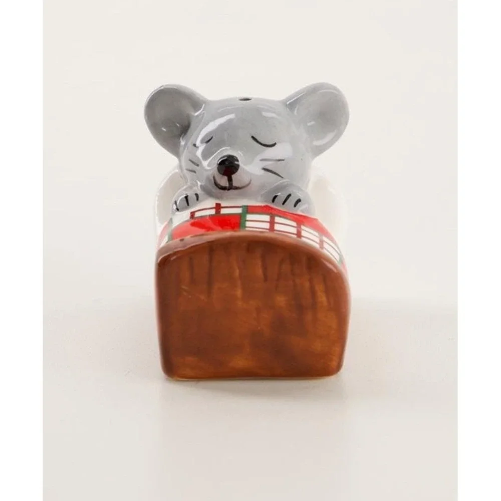 Cracker Barrel Sleeping Mouse Mini Salt & Pepper Shaker Set Christmas Bed NEW